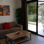 Particulier Parking Gratuit Piscine Chauffee Szálloda 4*