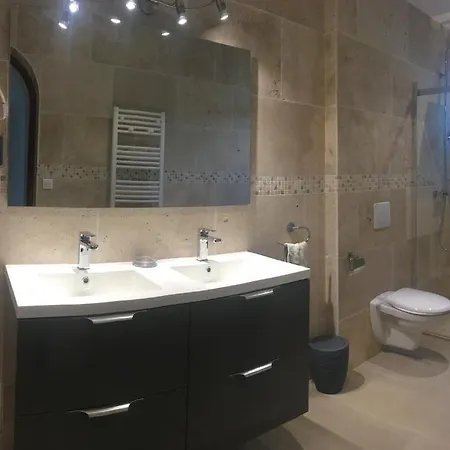 Particulier Parking Gratuit Piscine Chauffee Hotell