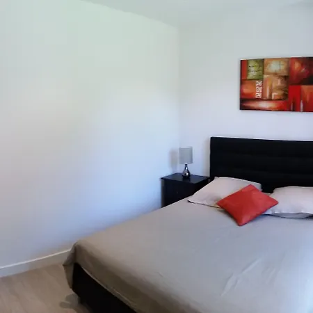 Отель Particulier Parking Gratuit Piscine Chauffee