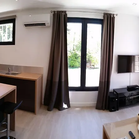 Отель Particulier Parking Gratuit Piscine Chauffee