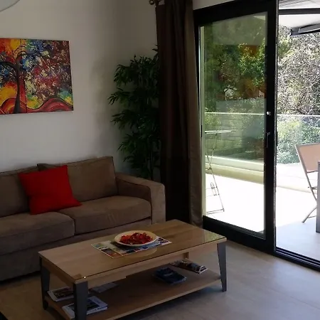 Particulier Parking Gratuit Piscine Chauffee Отель 4*