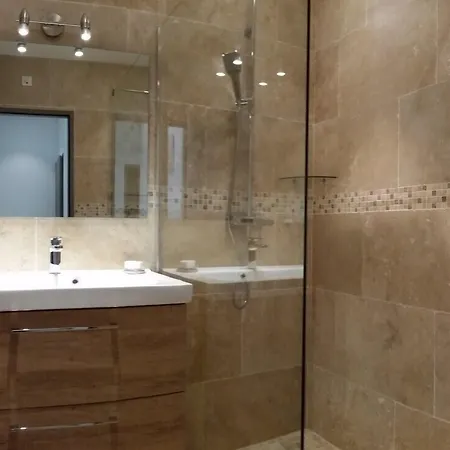 Отель Particulier Parking Gratuit Piscine Chauffee