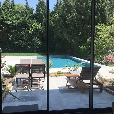 Отель Particulier Parking Gratuit Piscine Chauffee 4*