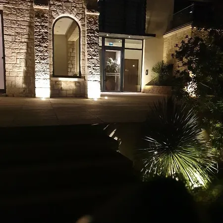 Отель Particulier Parking Gratuit Piscine Chauffee Каси