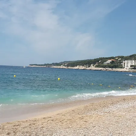 Отель Particulier Parking Gratuit Piscine Chauffee Каси