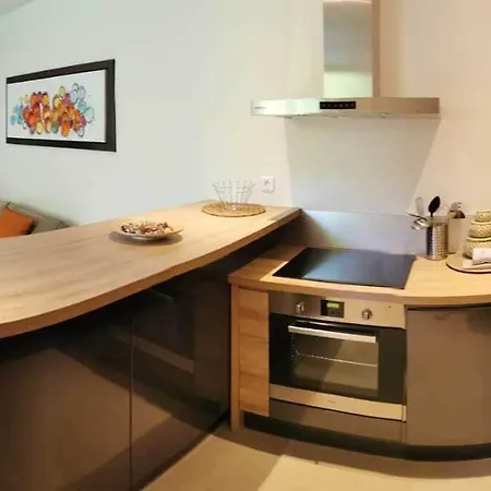 Particulier Parking Gratuit Piscine Chauffee Отель 4*