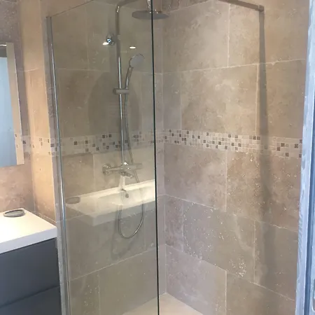 Particulier Parking Gratuit Piscine Chauffee Каси