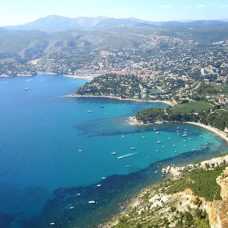 Отель Particulier Parking Gratuit Piscine Chauffee 4*